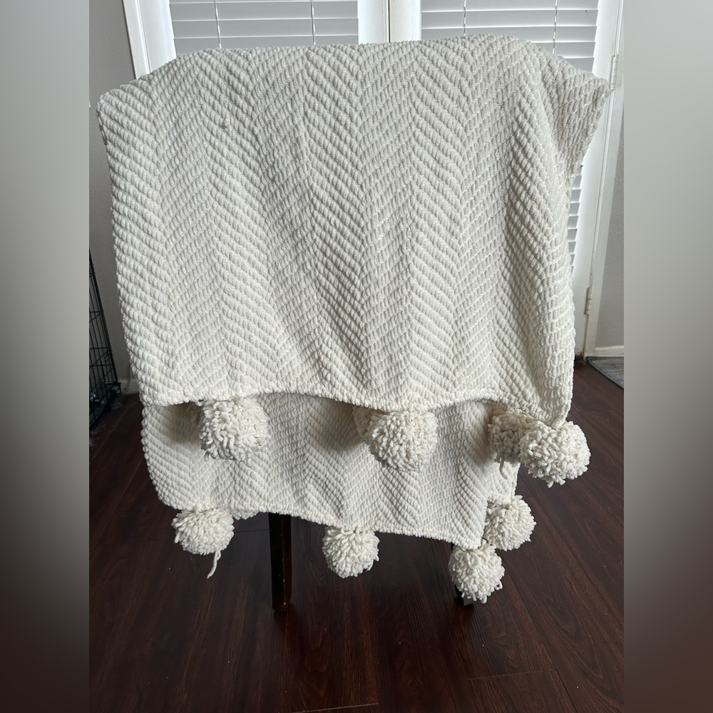 Pottery Barn Cozy Pom Pom Knit Woven 50" x 60" Throw Blanket Ivory Cream